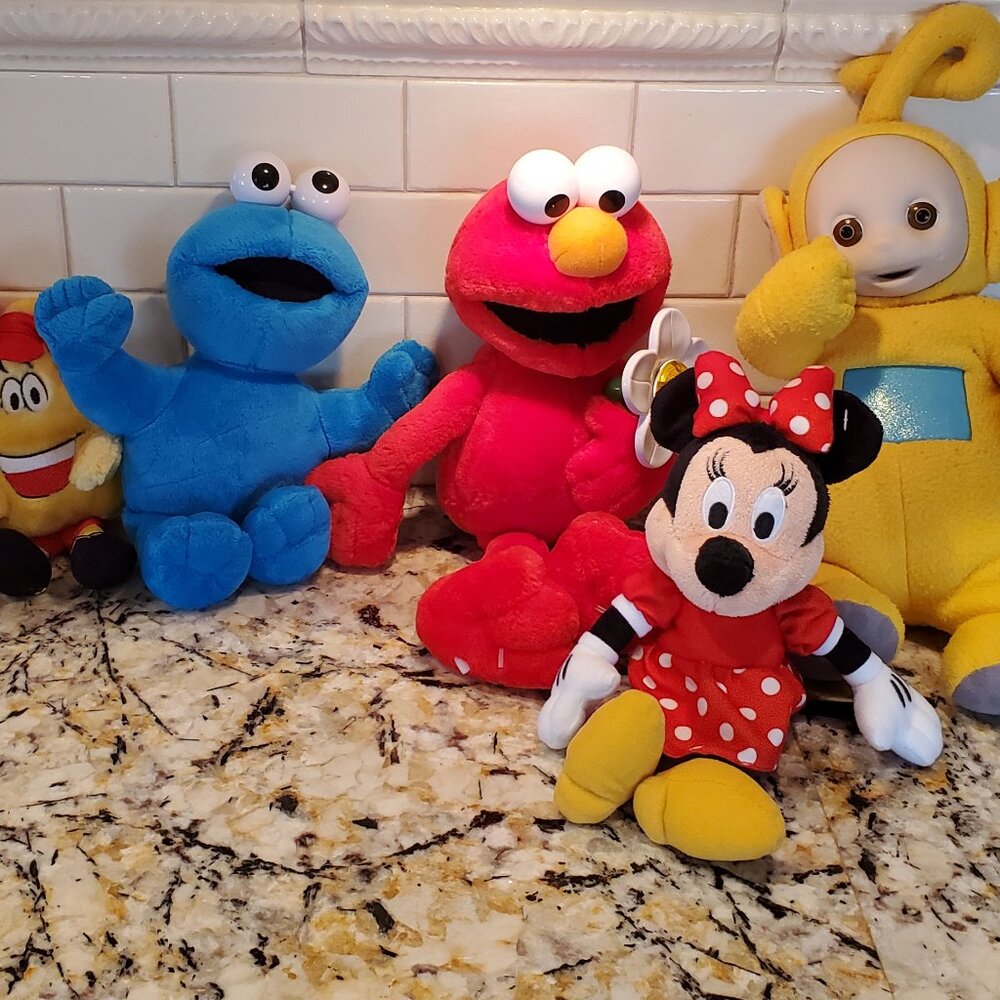LOT 6 Vintage Elmo Sesame St., Teletubby Mini-Mouse Plush Stuffed Animals VIDEO